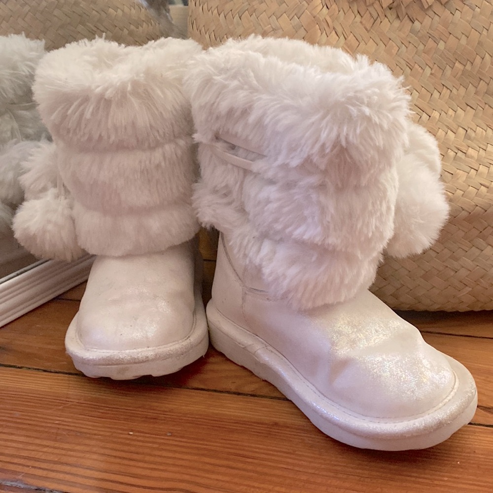 Bota para invierno de Niña con forro de piel sintética .